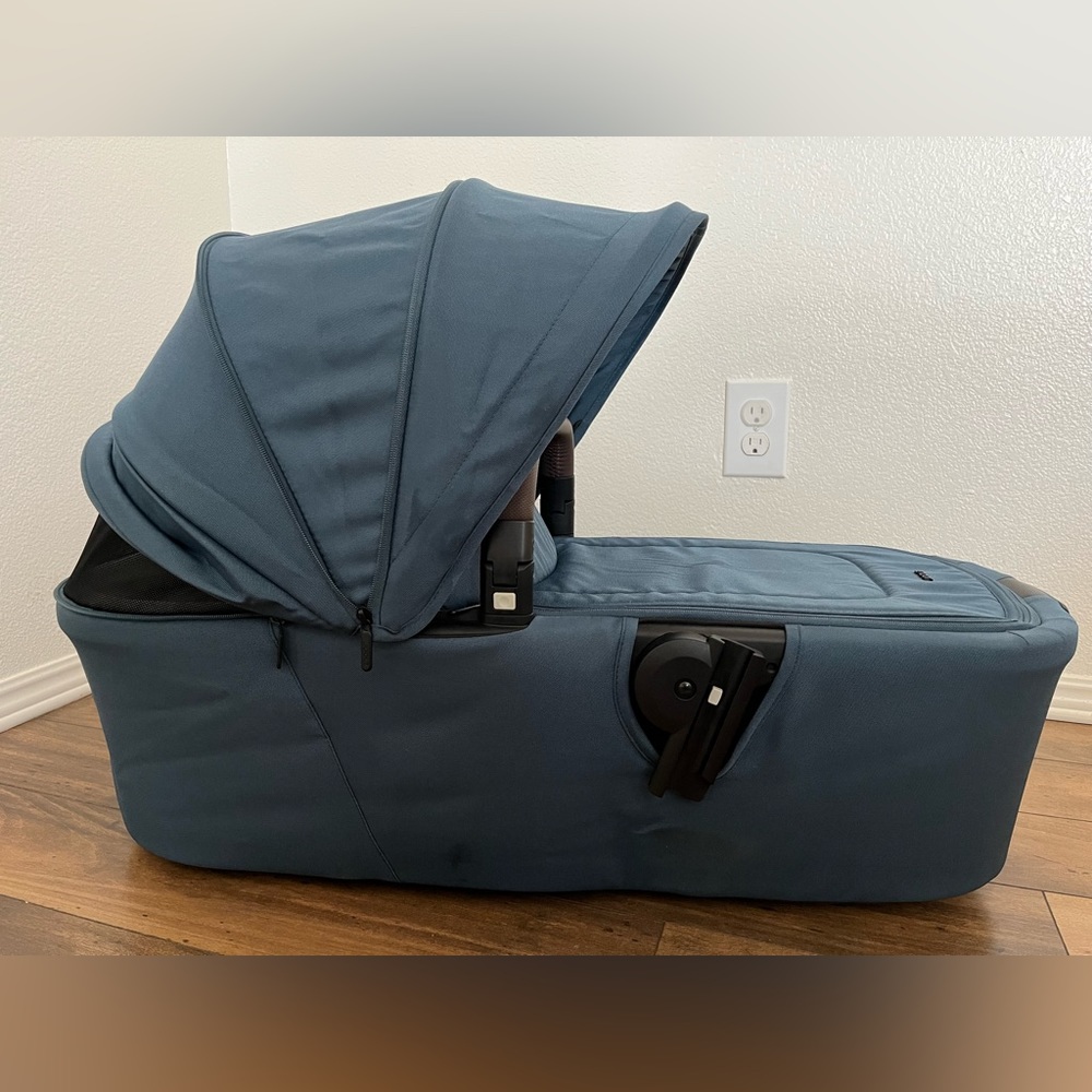 Joolz Aer bassinet cot